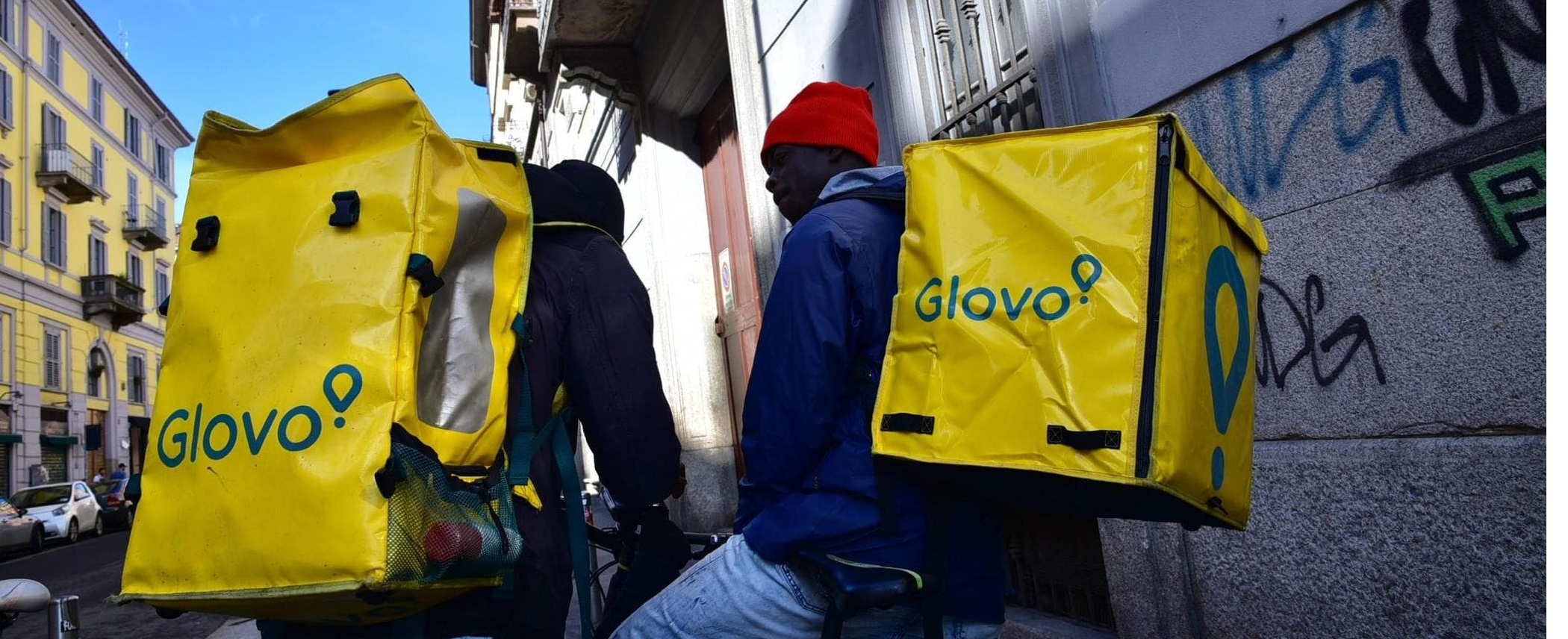 Entregador da Glovo nas ruas de Barcelona